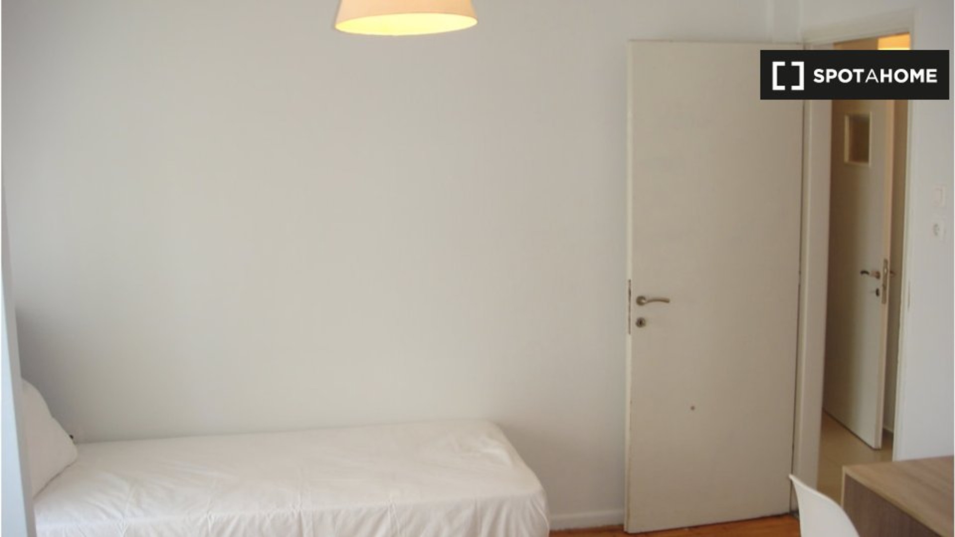 Thessaloniki de ortak bir dairede kiralık oda