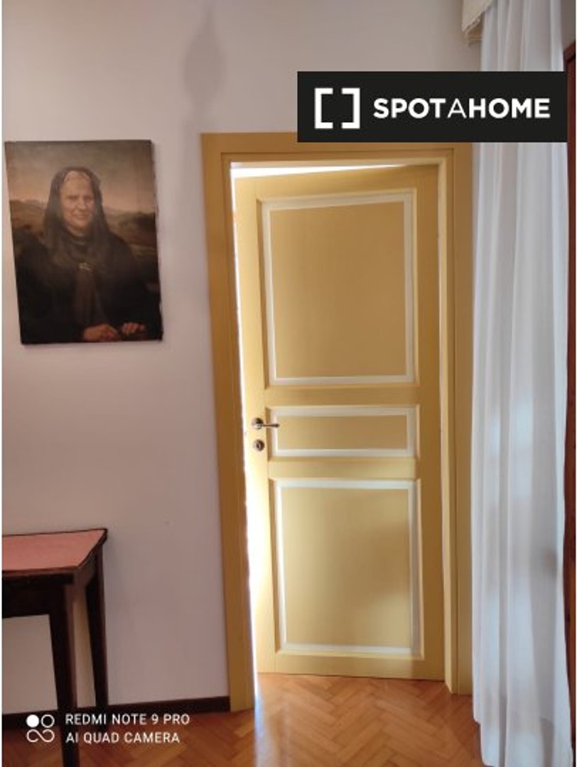 Bright private room in Perugia