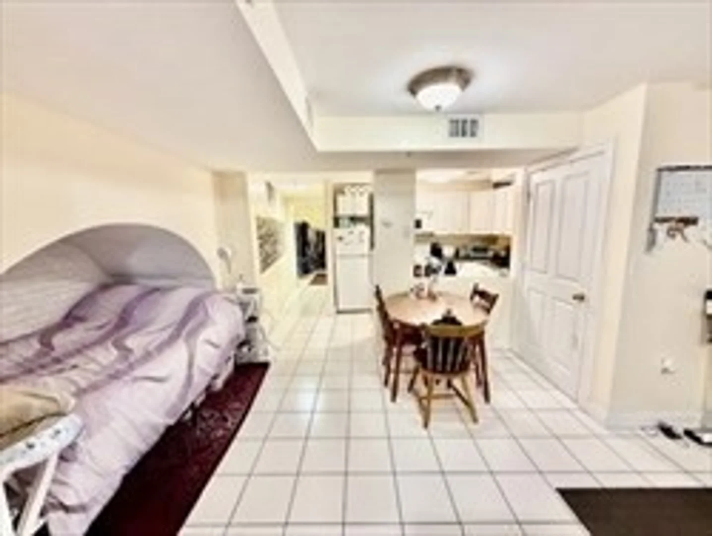 Chic studio apartment near campus in 