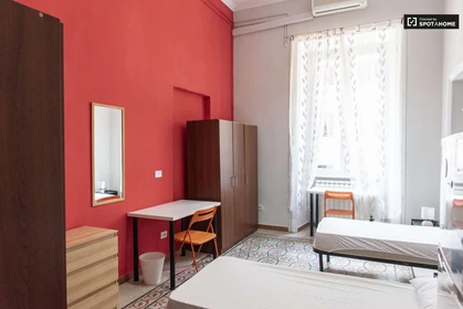 Renting rooms by the month in Roma