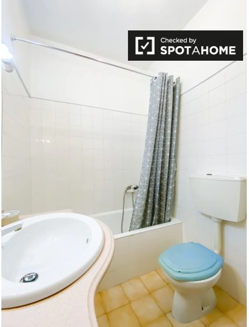 Quarto amigo do estudante em com comodidades modernas