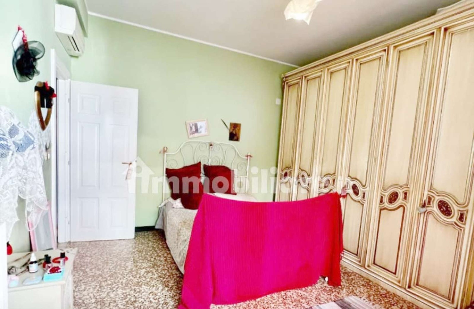 Renting rooms by the month in Genoa