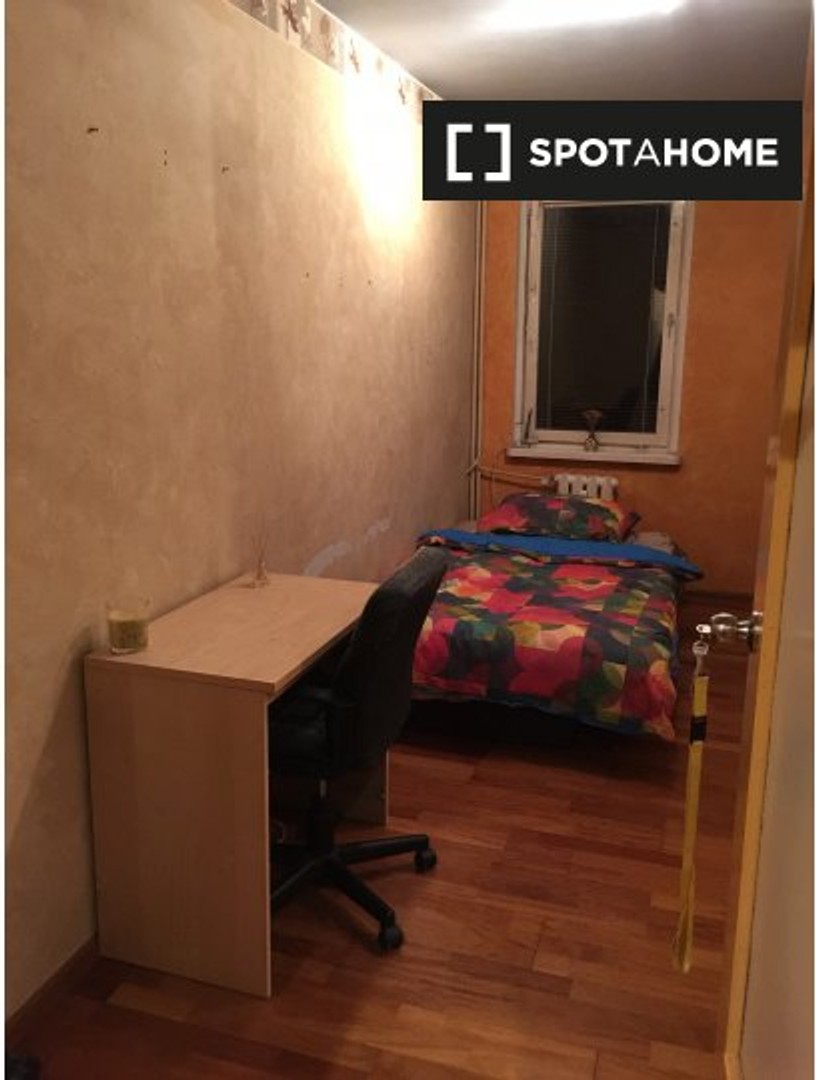 Cheap private room in Poznań