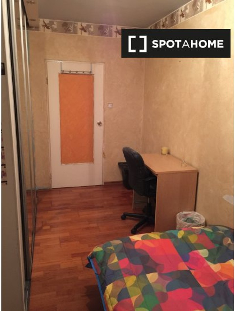 Cheap private room in Poznań