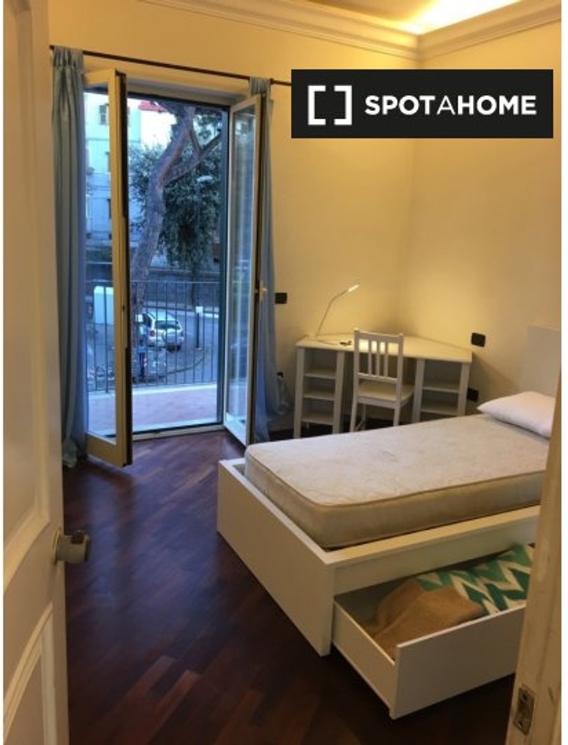 Stanza in affitto in appartamento condiviso a Napoli