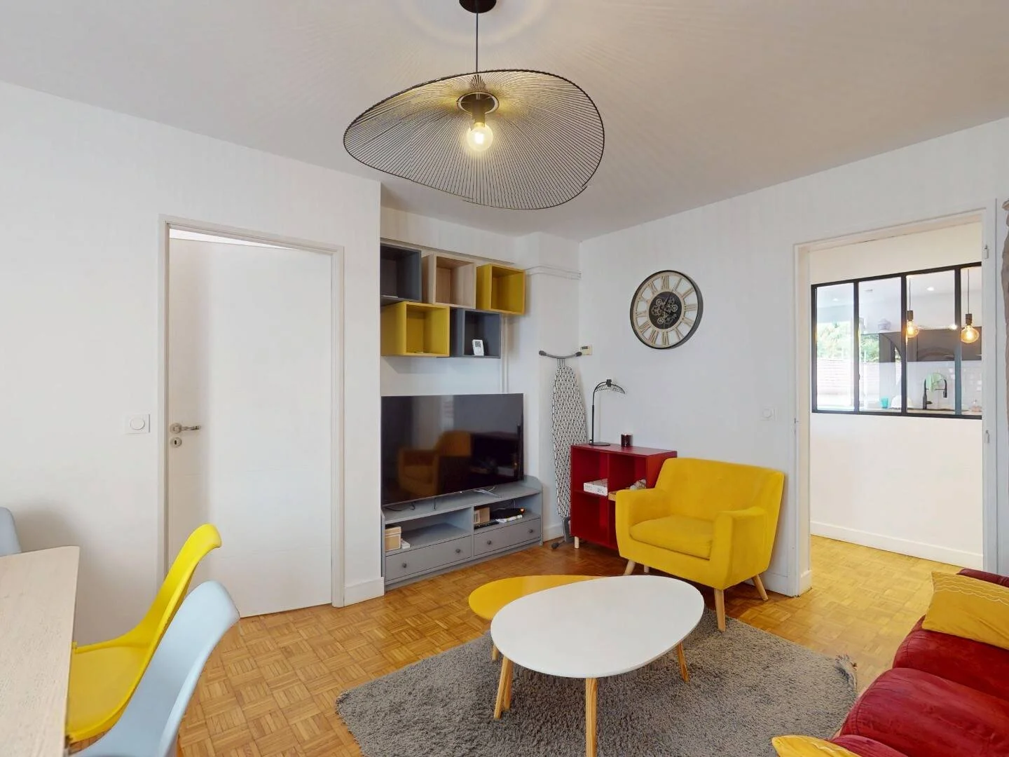 Quarto de estudante confortável e espaçoso em 