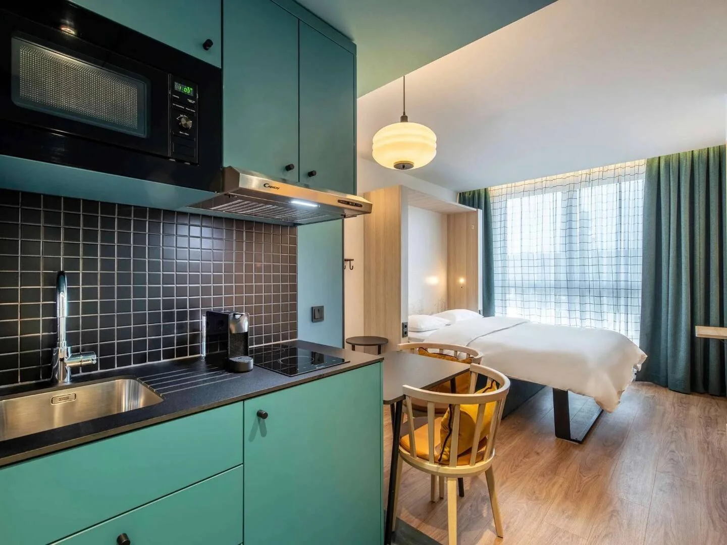 Chambre confortable pour étudiants disponible dans 
