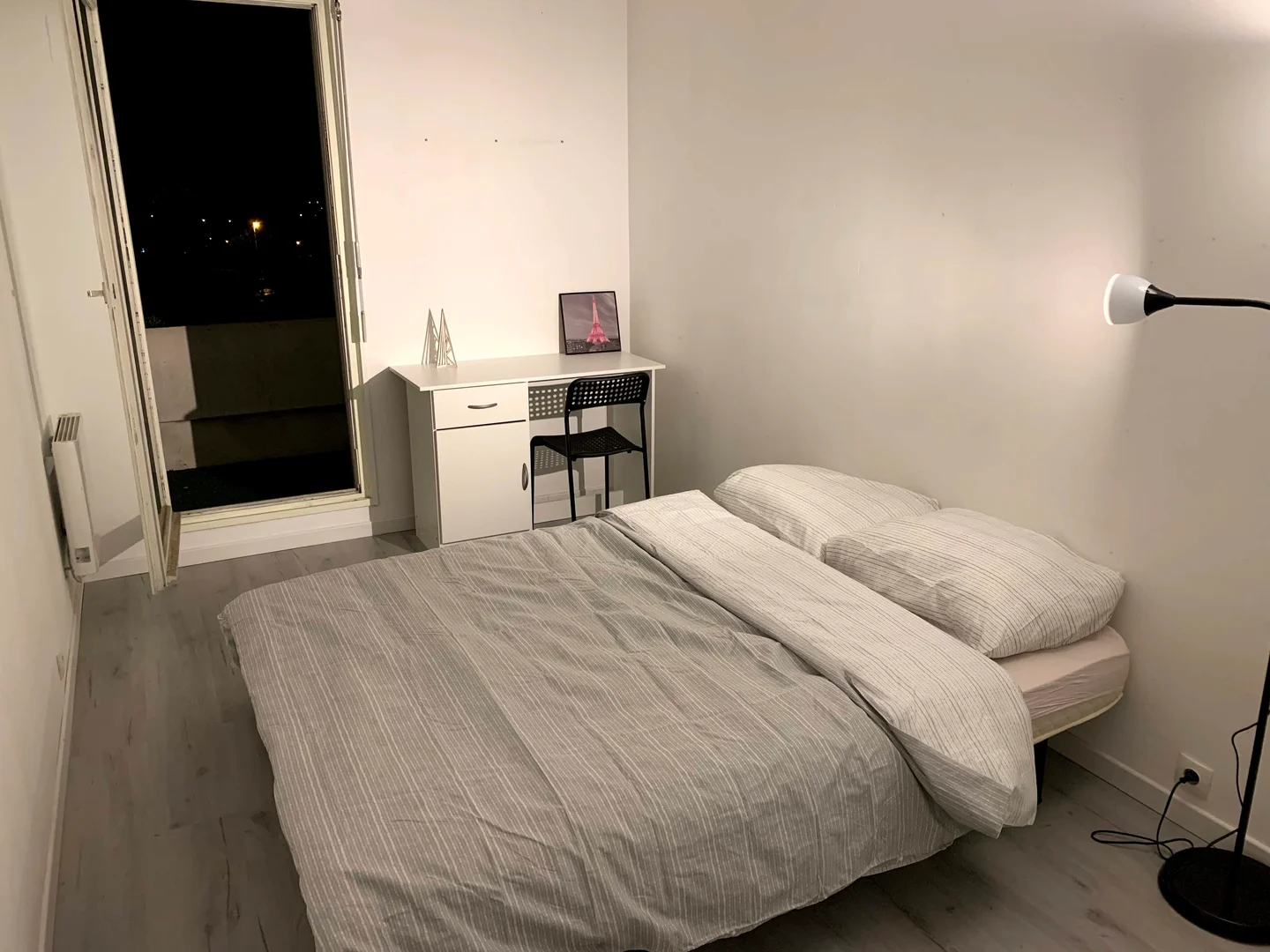 Habitación para estudiantes en  con área de estudio y facilidades compartidas