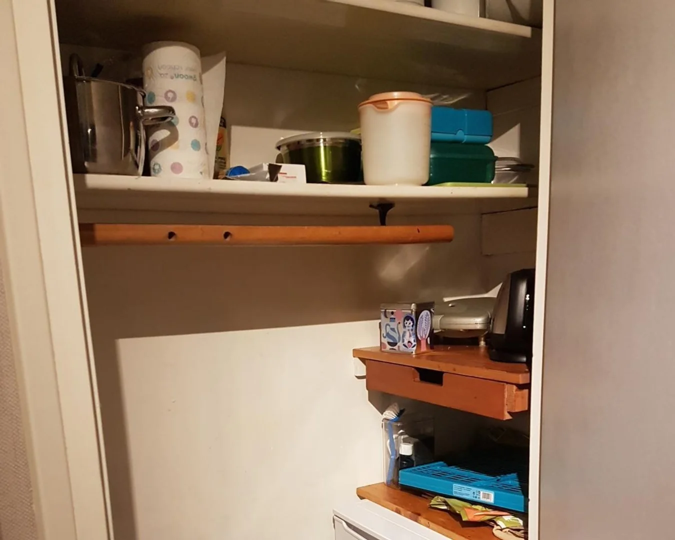 Studentenzimmer in  mit Arbeitsbereich und Gemeinschaftseinrichtungen