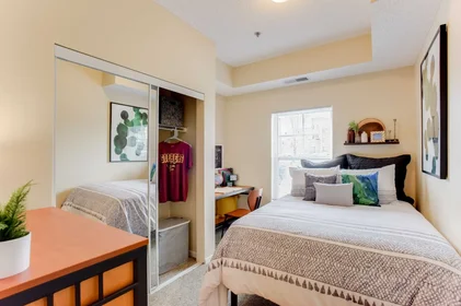 Entire apartment at 609 SE Huron Blvd, Minneapolis, MN 55414, USA , image 1 of 10