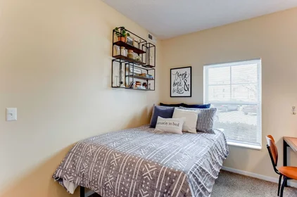 Entire apartment at 609 SE Huron Blvd, Minneapolis, MN 55414, USA , image 1 of 10