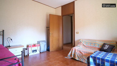 Cheap private room in Roma