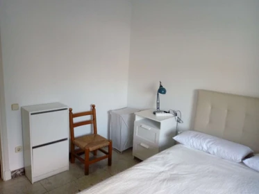 Habitación en alquiler con cama doble Sevilla