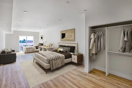 Studio at 1421 W Adams Blvd, image 1 of 10