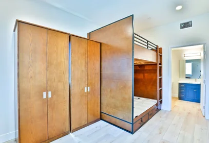 Private room at 1073 Exposition Blvd, image 10 of 13