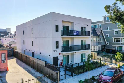 Stanza privata in 1164 W 37th Pl, immagine 2 di 19