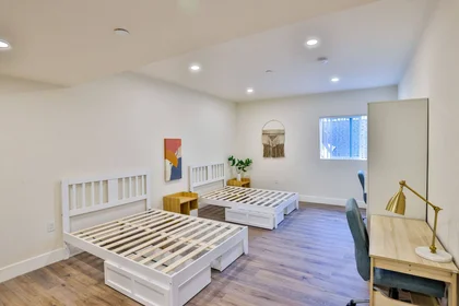 Stanza privata in 1164 W 37th Pl, immagine 12 di 19
