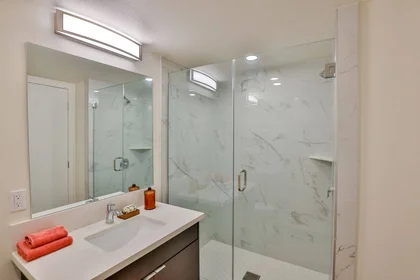 Stanza privata in 1164 W 37th Pl, immagine 15 di 19