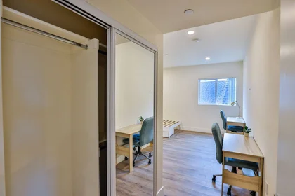 Stanza privata in 1164 W 37th Pl, immagine 17 di 19