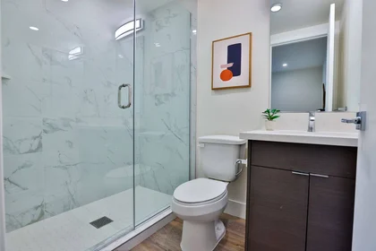 Stanza privata in 1164 W 37th Pl, immagine 18 di 19