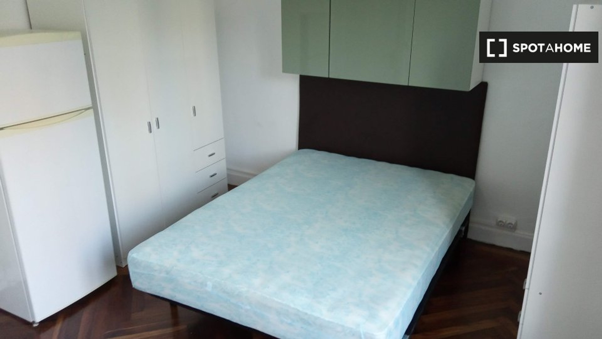 Pokój do wynajęcia z podwójnym łóżkiem w Bilbao