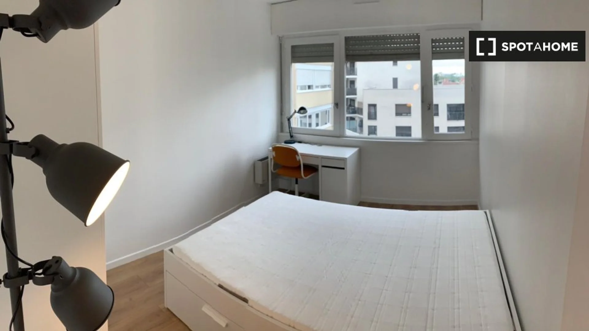 Habitación acogedora para estudiantes disponible en 