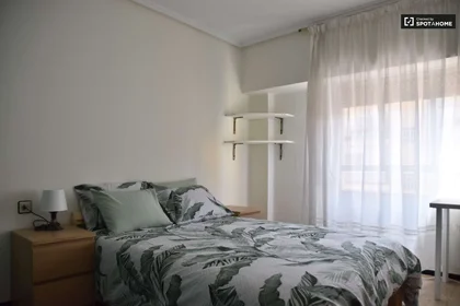 Günstiges Privatzimmer in {area}