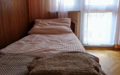 Chambre à louer dans un appartement en colocation à {area}