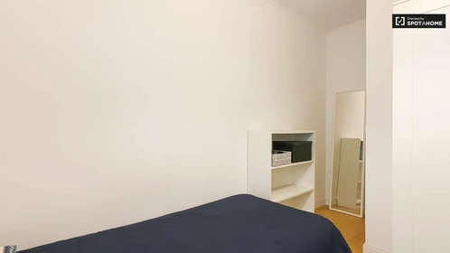 Quarto para alugar com cama de casal em Lisboa