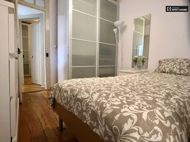 Room for rent in a shared flat in Lisboa