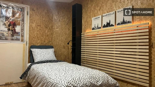 Chambre privée à Av. Infante Dom Henrique, 2775 Parede, Portugal, image 6 de 19