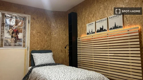 Private room at Av. Infante Dom Henrique, 2775 Parede, Portugal, image 10 of 19