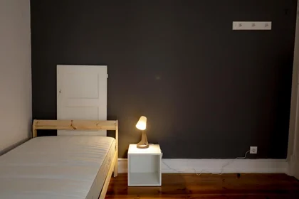 Quarto privado em Rua Frei Fortunato de São Boaventura, imagem 1 de 10