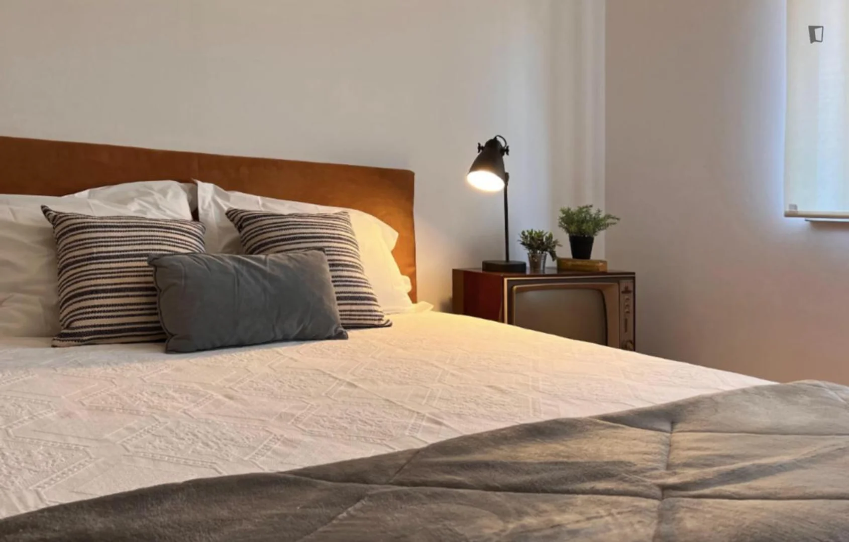 Funktionelles Studentenzimmer perfekt zum Studieren in