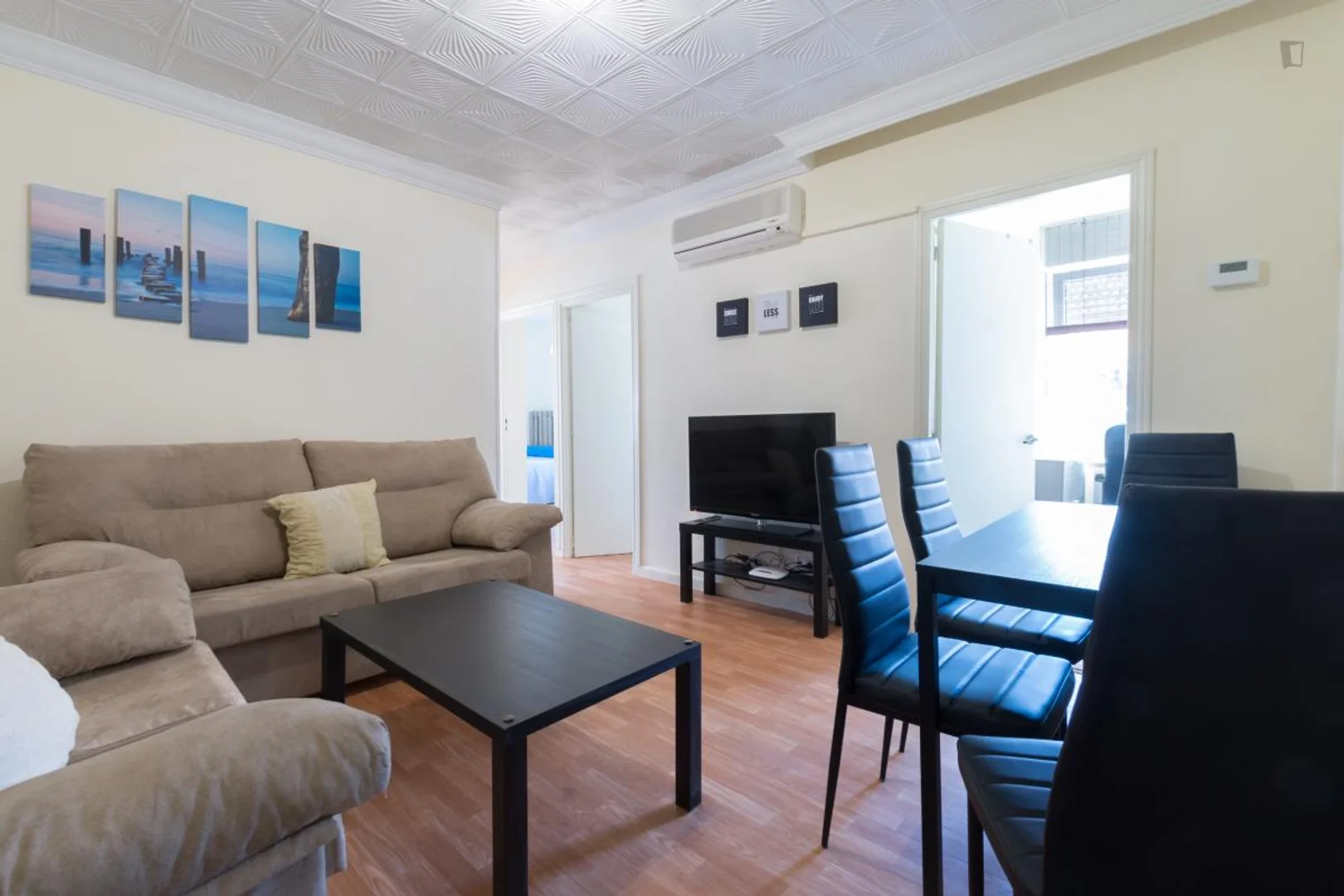 Chambre confortable pour étudiants disponible dans 