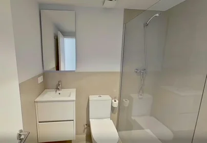 Paylaşımlı oda konumu Calle de Iturrama, Iturrama, 4 10 görüntüsü
