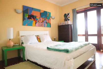 Cheap private room in Estoril