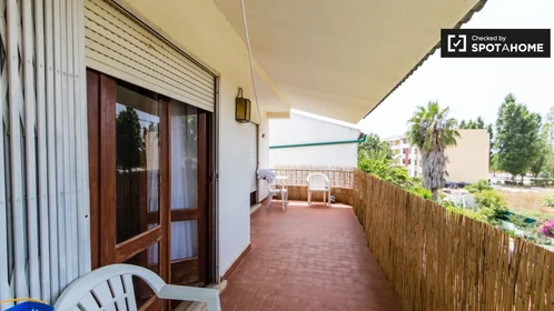 Habitación privada en Av. Infante Dom Henrique, 2775 Parede, Portugal, imagen 12 de 19
