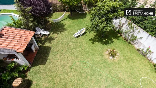 Habitación privada en Av. Infante Dom Henrique, 2775 Parede, Portugal, imagen 15 de 19