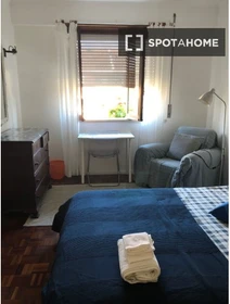 Habitación privada en Av. Infante Dom Henrique, 2775 Parede, Portugal, imagen 3 de 19