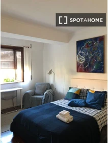 Habitación privada en Av. Infante Dom Henrique, 2775 Parede, Portugal, imagen 5 de 19