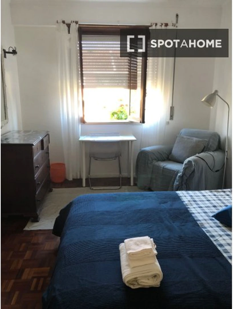 Habitación estudiantil económica con ubicación conveniente en 