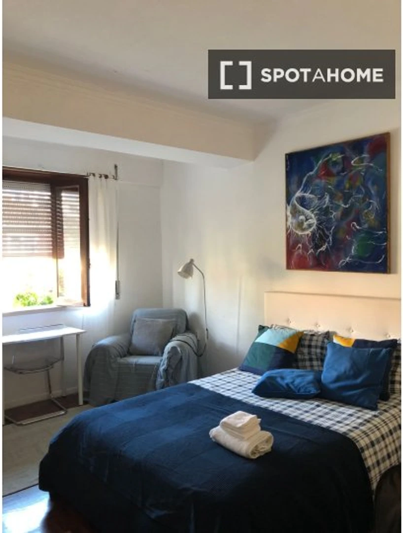 Habitación acogedora para estudiantes disponible en 