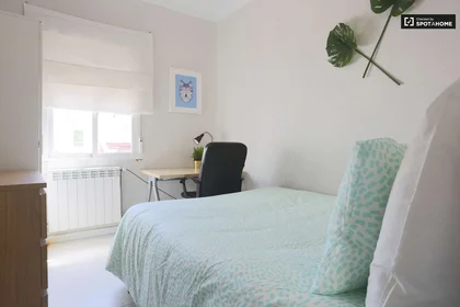 Privatzimmer in der Calle Mantuano, 4, 28002 Madrid, Spain, bild 1 von 19