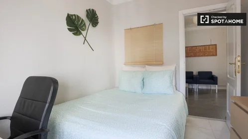 Privatzimmer in der Calle Mantuano, 4, 28002 Madrid, Spain, bild 3 von 19