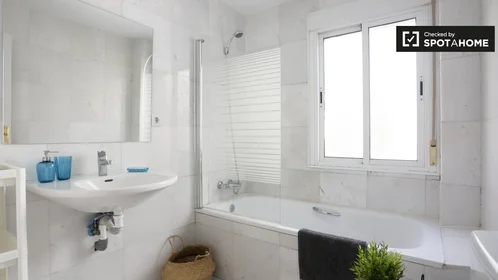 Privatzimmer in der Calle Mantuano, 4, 28002 Madrid, Spain, bild 7 von 19