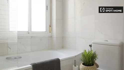Privatzimmer in der Calle Mantuano, 4, 28002 Madrid, Spain, bild 8 von 19