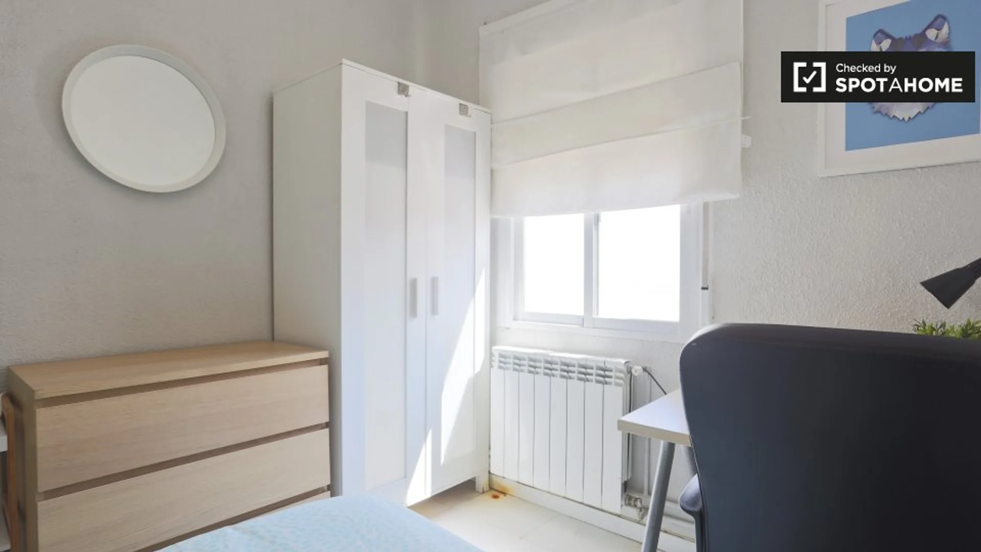 Student-friendly room in  with modern amenities