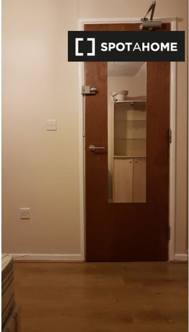 Renting rooms by the month in Nottingham
