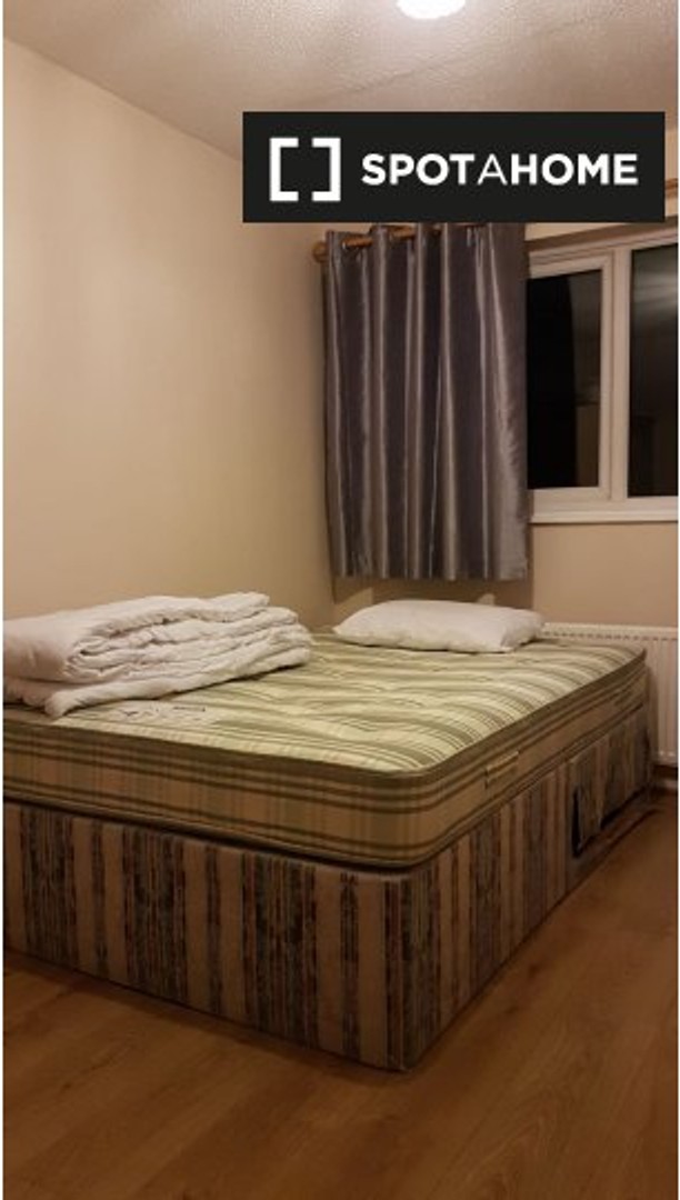Renting rooms by the month in Nottingham